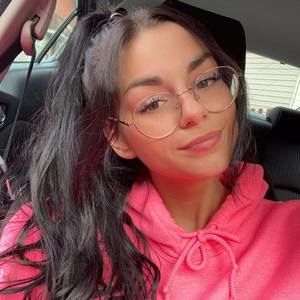 Meet your Posher, Laurie